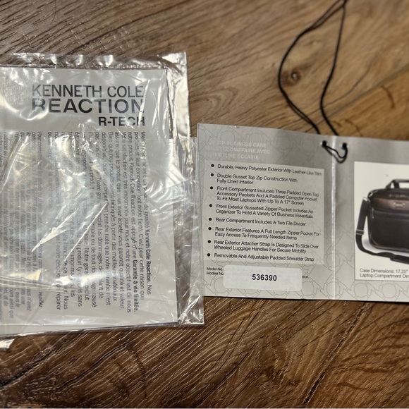 Kenneth Cole Reaction Laptop Case for up to 17" computers - Picture 5 of 15